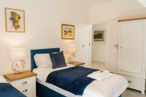 Spacious & modern 2 bed flat in Hoylake - Opposite Royal Liverpool Golf Club
